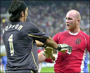Gianluigi Buffon pushes John Hartson