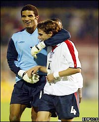 David James and Owen Hargreaves leave the picth after the game