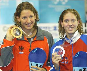 Germany's Antje Buschschulte and Britain's Katy Sexton pose with their medals after the 100m backstroke