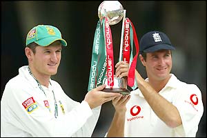 Skippers Graeme Smith and Michael Vaughan lift the npower Trophy 