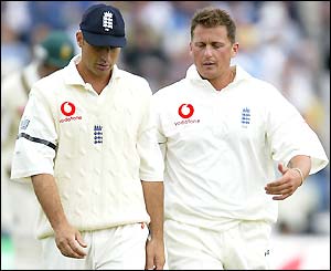 Nasser Hussain and Darren Gough discuss tactics