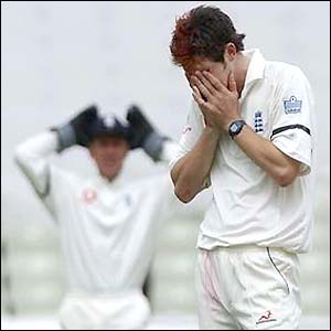 James Anderson holds his head in his hands after dropping Gibbs