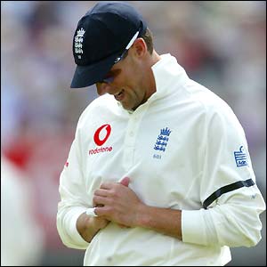 Marcus Trescothick holds his injured hand