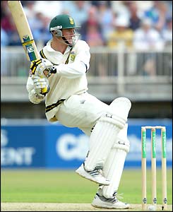 Graeme Smith hits a hook shot