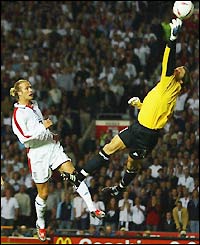 Beckham's shot hits the crossbar in the first half