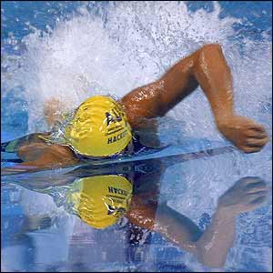 Australia's Grant Hackett cruises to victory in the men's 800m freestyle