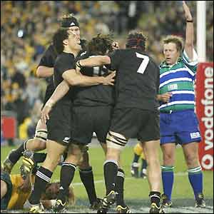 New Zealand players celebrate Tana Umaga's (centre) try