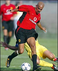 Man Utd's Juan Sebastian Veron in action against Club America
