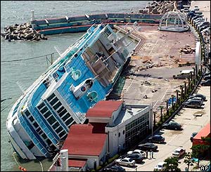 Ferry toppled over in Busan Port