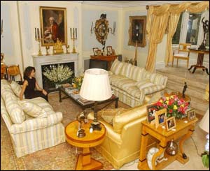 Sir Elton John will sell the contents of his London home ahead of redecorating.