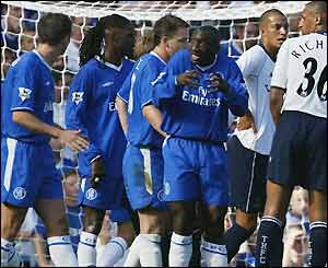 Jimmy Floyd Hasselbaink pulls faces at Lampard