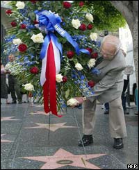 Hollywood honorary Mayor Johnny Grant places a floral wreath on the Walk of Fame