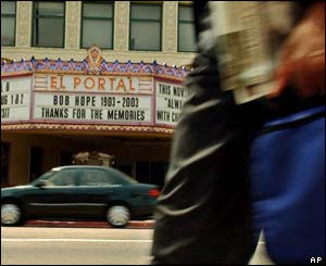 A Hollywood theatre marks Bob Hope's death with an old-fashioned star billing