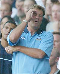 Glenn Hoddle makes his feelings known as Spurs miss a chance against Southampton in the Premiership
