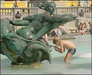 Boy in Trafalgar Square fountain