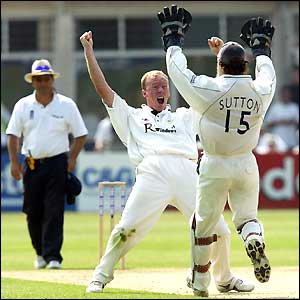 Derbyshire's Kevin Dean traps Gloucestershire's Jonty Rhodes as the visitors are reduced to 78-4