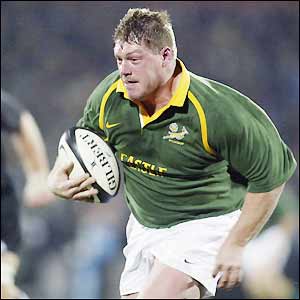 Springboks prop Richard Bands runs through to score 