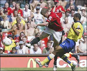 Ashley Cole tackles Man Utd's Ole Gunnar Solskjaer
