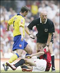 Referee Steve Bennett separates Phil Neville and Francis Jeffers