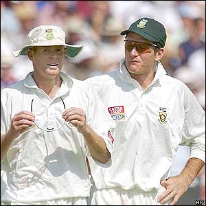 Shaun Pollock and Graeme Smith come off for lunch after a good morning for South Africa