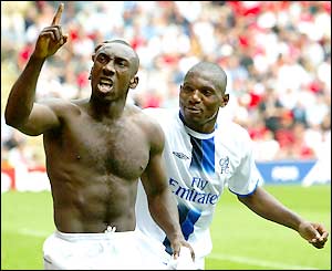 Jimmy Floyd Hasselbaink celebrates his winner with Geremi at Anfield