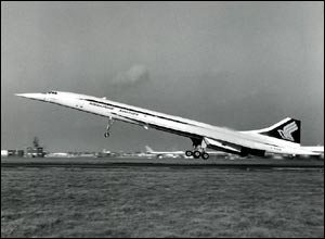 BA Concorde with Singapore Airlines livery down one side in 1977.