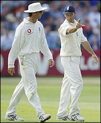 England captain Michael Vaughan takes advice from former skipper Nasser Hussain