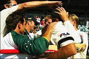 Matthew Hayden mobbed by teammates