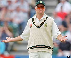 South Africa skipper Graeme Smith gesticulates in the field