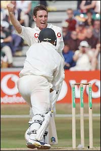 James Kirtley traps Herschelle Gibbs lbw