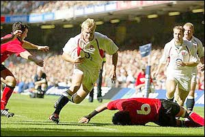 England's Stuart Abbott races over for try