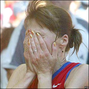 Yelena Nikolayeva of Russia wins gold in the women's 20km walk 