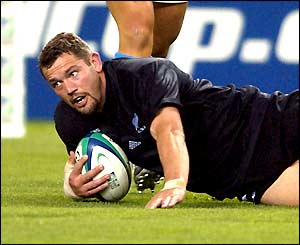 New Zealand skipper Reuben Thorne scores a try against Italy