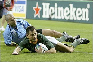 Thinus Delport scores a try for South Africa