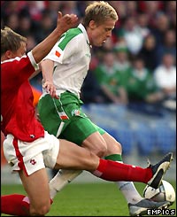 Ireland's Damien Duff attacks