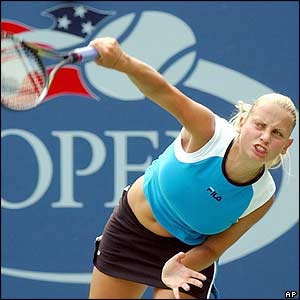 Jelena Dokic serves as she beats Emmanuelle Gagliardi 