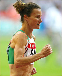 Sonia O'Sullivan running in the heats of the women's 5,000m
