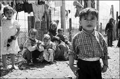 Arsim's family. Photo: ICRC/Agnes Montanari