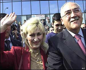 Isa Gambar and wife Aida