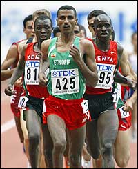 Gebre-egziabher Gebremariam of Ethiopia heads the field in the men's 5,000m heat