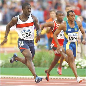 Dwain Chambers brings England home to win their 4x100m relay semi-final