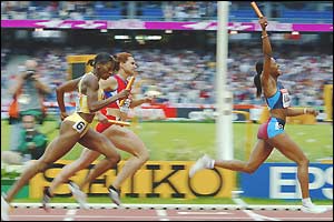 Another gold for the USA as Sanya Richards anchors them to the gold in the women's 4x400m relay