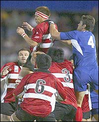 Hiroyuki Tanuma of Japan and Fabien Pelous of France contest the ball 