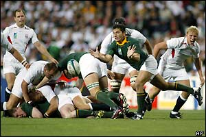 South Africa hit back and pressurise the England defence
