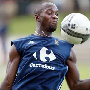 Claude Makelele joins Chelsea from Real Madrid