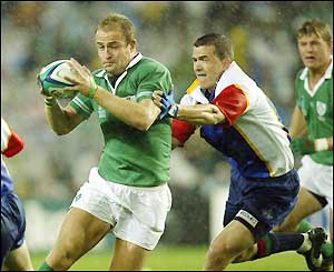 Denis Hickie puts Ireland 19-0 up