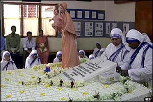Nuns at Mother Teresa's tomb in Calcutta on Sunday