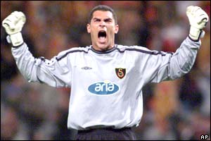Farid Mondragon celebrates a Galatasaray goal