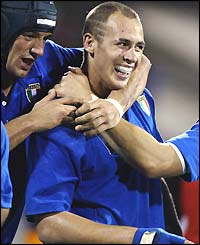 Sergio Parisse celebrates as his second-half try increases Italy's lead to 19-9