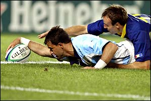 Nicolas Fernandez Miranda scores a try for Argentina